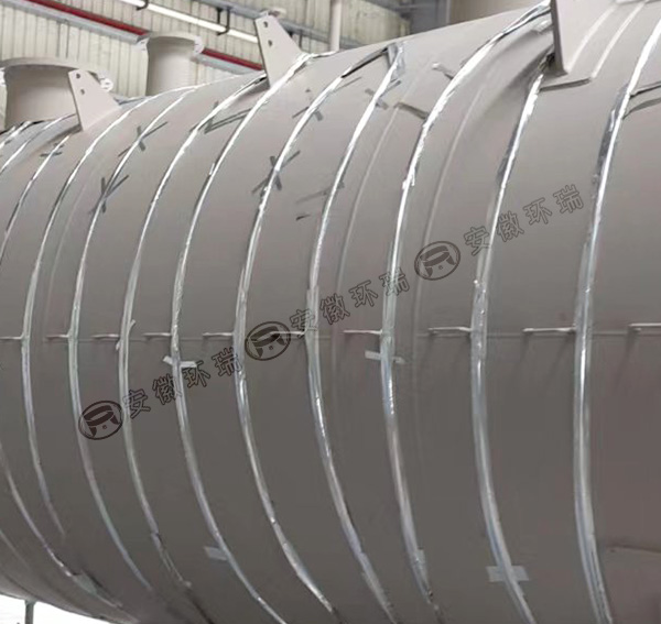 电伴热系统在石化罐上安装图 电伴热系统在石化罐上安装图